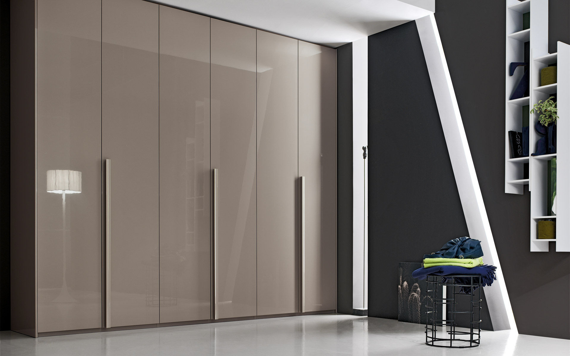 Choosing the Best Laminate for Your Wardrobe Inside?